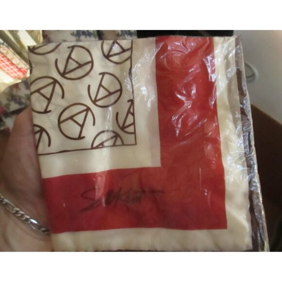 NOS Vintage Avon President's Club Square Acetate Scarf Candid SM Kent 26x26 - Picture 2 of 3